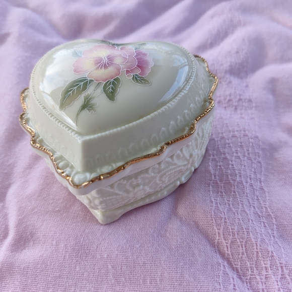 Other - Vintage Heritage House Love Me Tender Box
